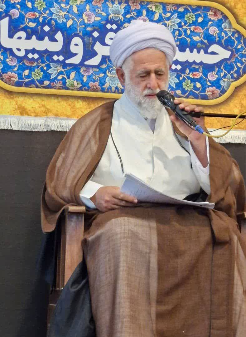 استاد-صمدی-آملی-در-حال-سخنرانی-در-حسینیه-قزوینی‌ها-مشهد-مقدس
